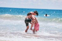 海青さんに技をかけようとするRIKUさん（右）。