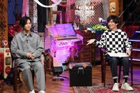 左から千葉雄大、田中圭。 (c)日本テレビ