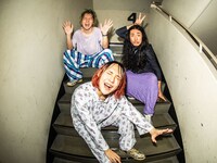 挫・人間「やるっきゃNIGHT～ママのお金で天城越え～」バックステージの様子。（撮影：森好弘）