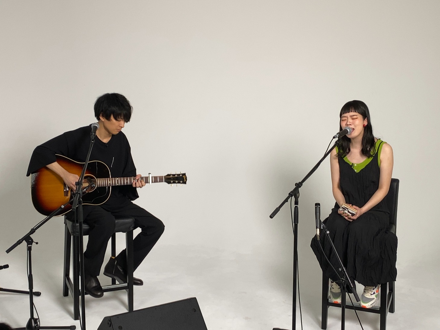 左から斎藤宏介（UNISON SQUARE GARDEN、XIIX）、宮崎朝子（SHISHAMO）。