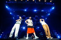 変態紳士クラブ。左からWILYWNKA、GeG、VIGORMAN。（Photo by cherry chill will.）