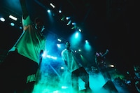 「ANARCHY & BADSAIKUSH SPECIAL LIVE」より「ANGELA（feat. 舐達麻）」パフォーマンス時の様子。