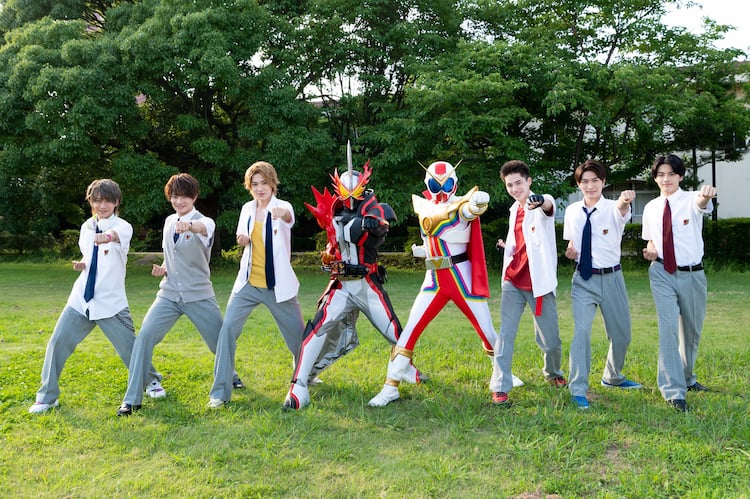美 少年が仮面ライダーセイバー ゼンカイザーとコラボダンス コメントあり 音楽ナタリー