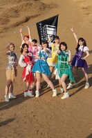 アップアップガールズ（仮）「FOREVER YOUNG 2021ver.」配信ジャケットのオフショット。
