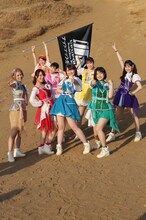 アップアップガールズ（仮）「FOREVER YOUNG 2021ver.」配信ジャケットのオフショット。