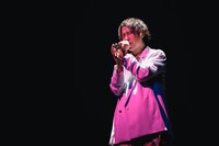 飴村乱数を演じる白井悠介。