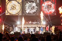 「SHOWDOWN」のパフォーマンス中の様子。