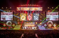 「SHOWDOWN」のパフォーマンス中の様子。