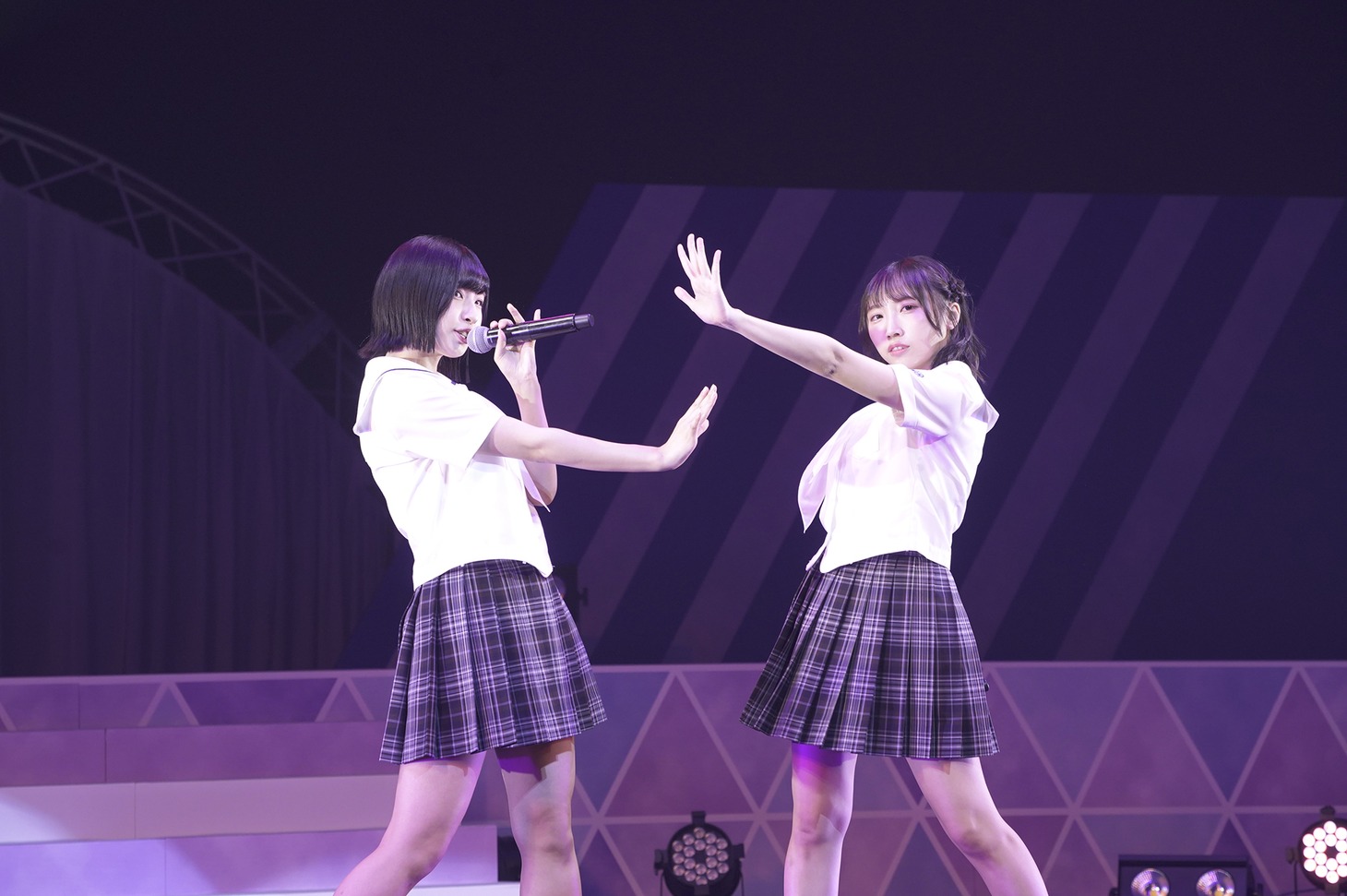 MiKER!による公演の様子。(c)STU48