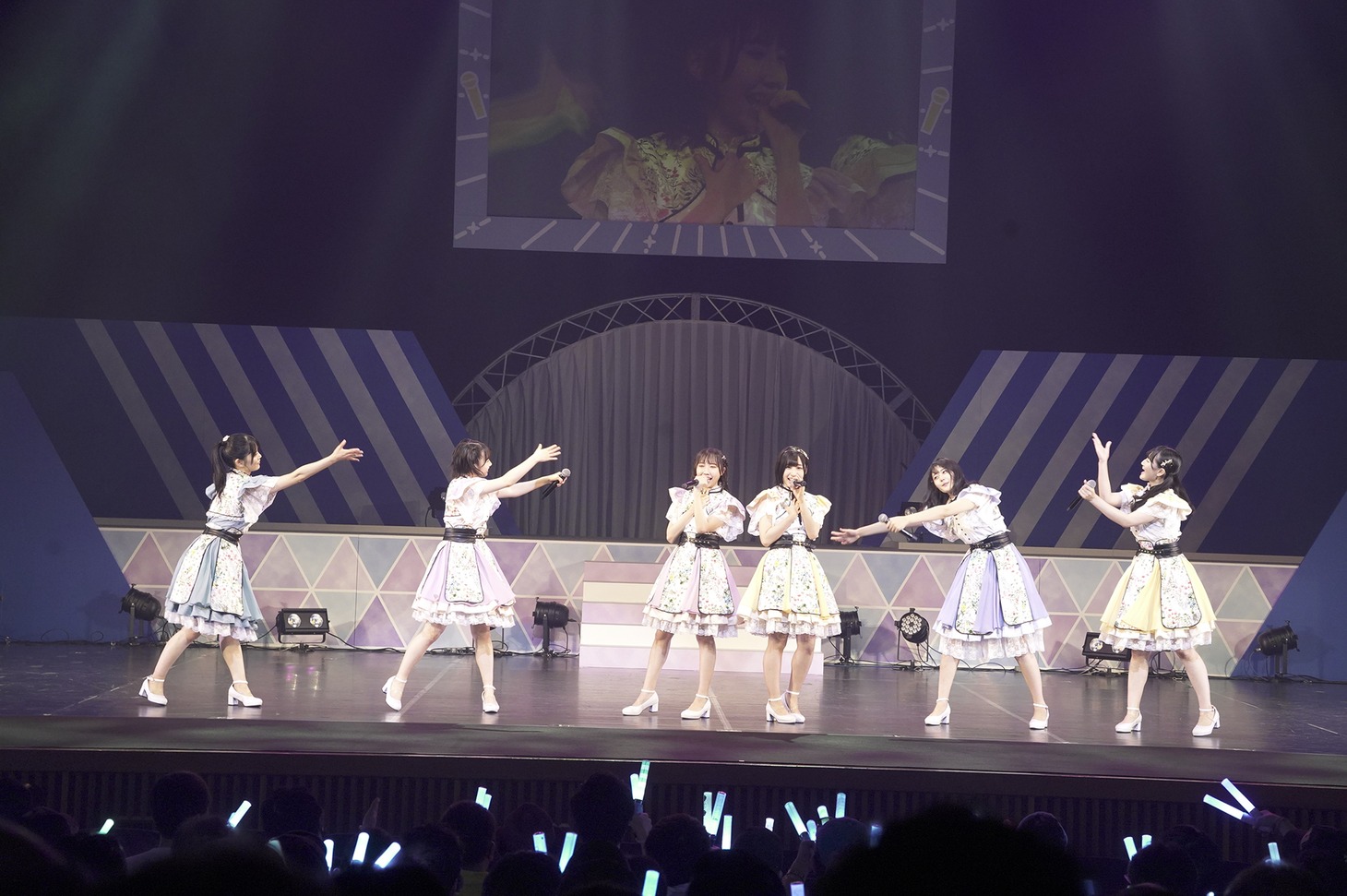 MiKER!による公演の様子。(c)STU48