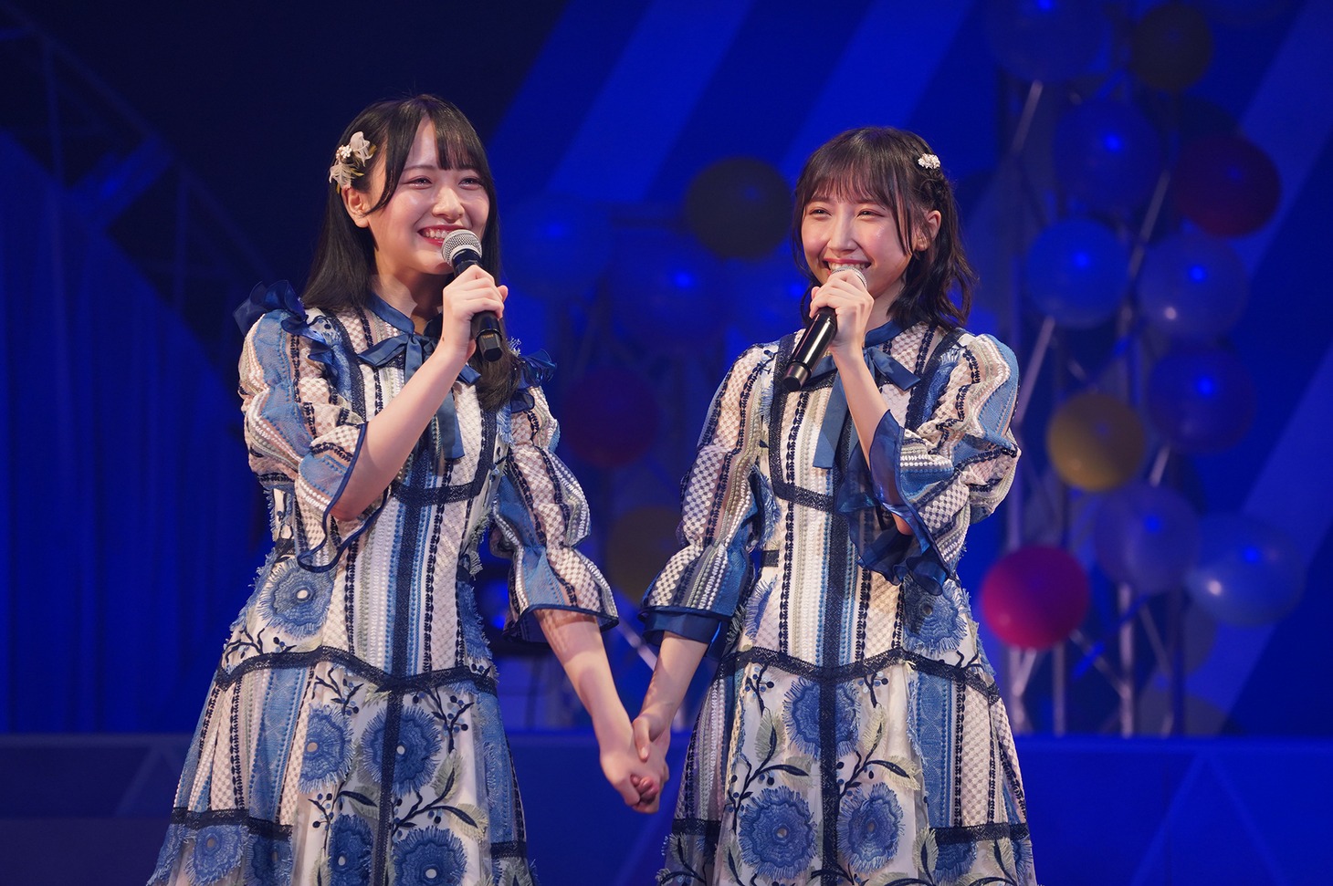 左から石田千穂、薮下楓。(c)STU48