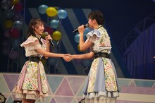 改めて和解する薮下楓と瀧野由美子。(c)STU48