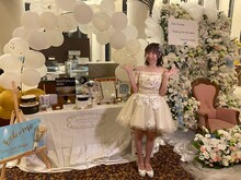 会場で記念撮影する薮下楓。(c)STU48