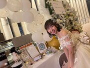 会場で記念撮影する薮下楓。(c)STU48