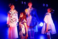 「#BOLT関東デマス ～初ライブツアーの巻～」東京・東京キネマ倶楽部公演より、第1部の様子。（撮影：笹森健一）