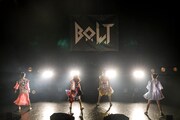 「#BOLT関東デマス ～初ライブツアーの巻～」東京・東京キネマ倶楽部公演より、第1部の様子。（撮影：笹森健一）