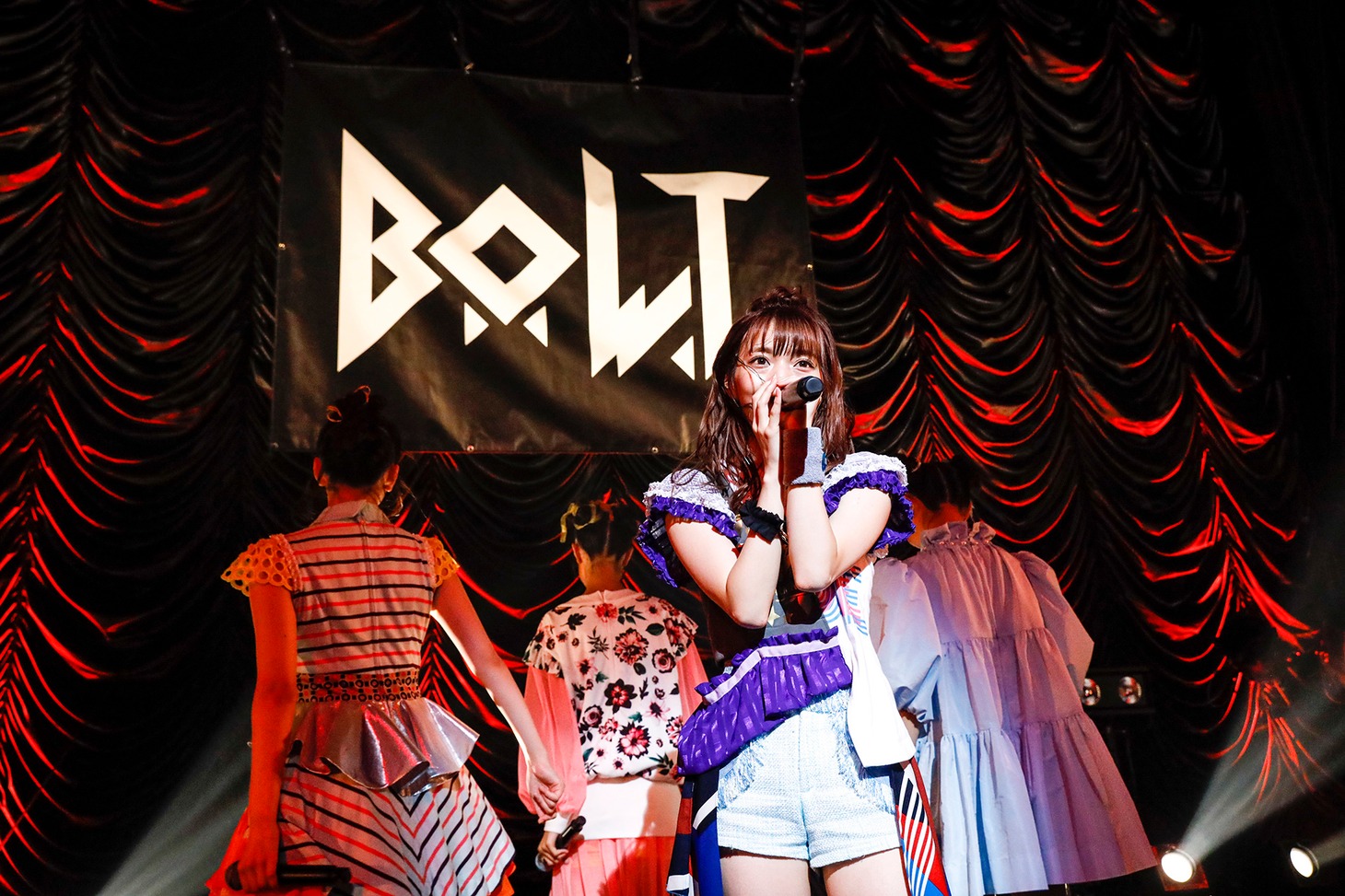 「#BOLT関東デマス ～初ライブツアーの巻～」東京・東京キネマ倶楽部公演より、第1部の様子。（撮影：笹森健一）