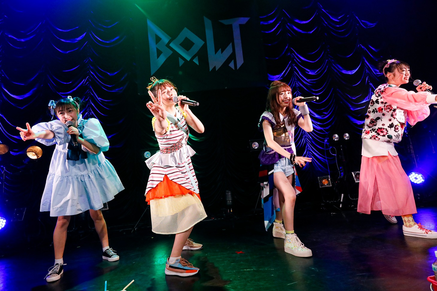 「#BOLT関東デマス ～初ライブツアーの巻～」東京・東京キネマ倶楽部公演より、第2部の様子。（撮影：笹森健一）