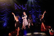 「#BOLT関東デマス ～初ライブツアーの巻～」東京・東京キネマ倶楽部公演より、第2部の様子。（撮影：笹森健一）