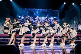 #ババババンビ、過去最大ワンマン「#大馬鹿者祭」でレパートリー全曲披露の“バカ騒ぎ”