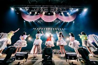 会場のファンに手を振る#ババババンビ。（撮影：藤井拓）