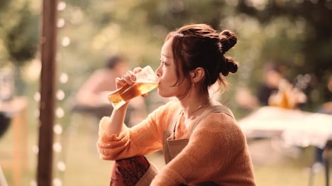 「DREAMBEER」新CMのワンシーン。