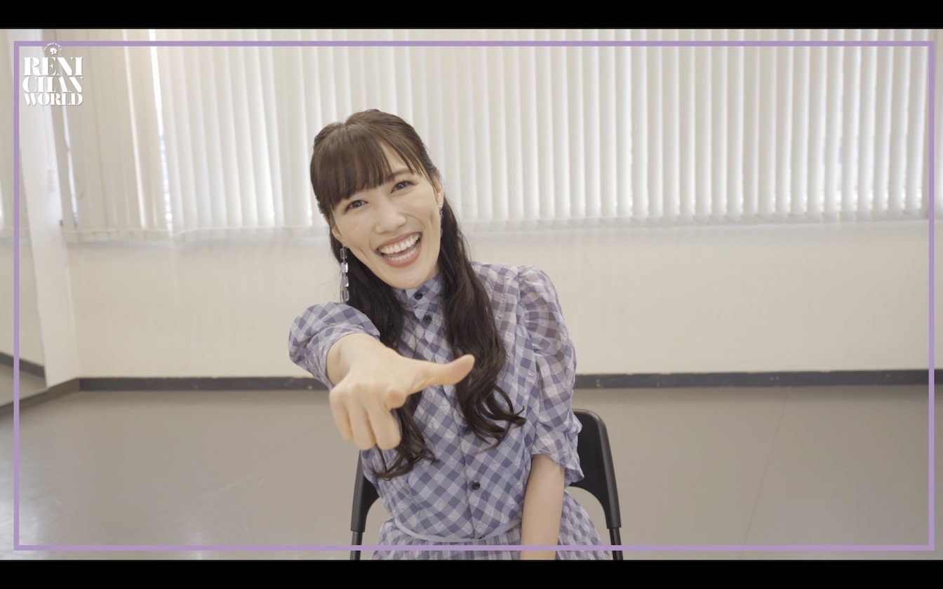 「れにちゃんWORLD SPECIAL BOOKLET」メイキングダイジェストより。