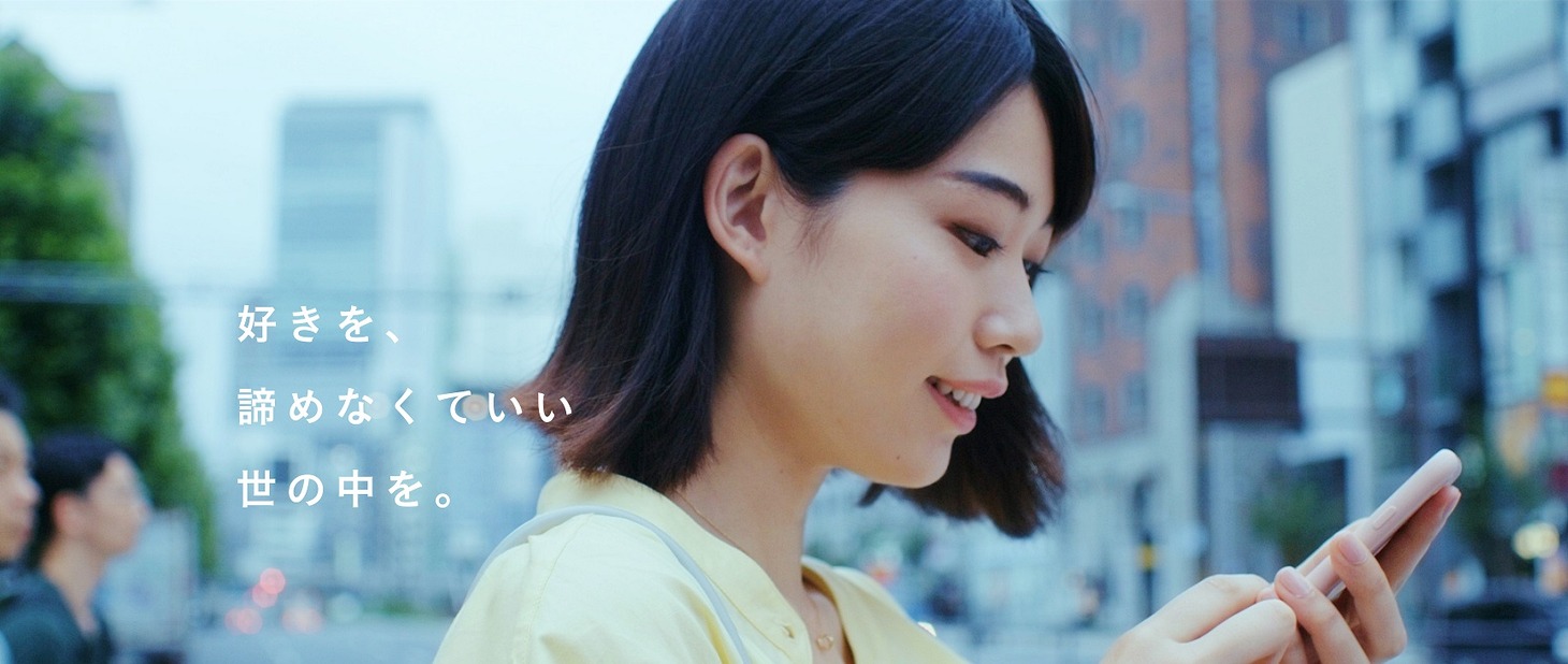 「STAFF START」CMの湾シーン。