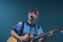 眉村ちあき「日本元気女歌手 ～夢だけど夢じゃなかった～」の様子。