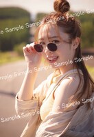 渡辺みり愛1st写真集「消極的な華やかさ」コーチャンフォー限定ポストカード（撮影：彦坂栄治）