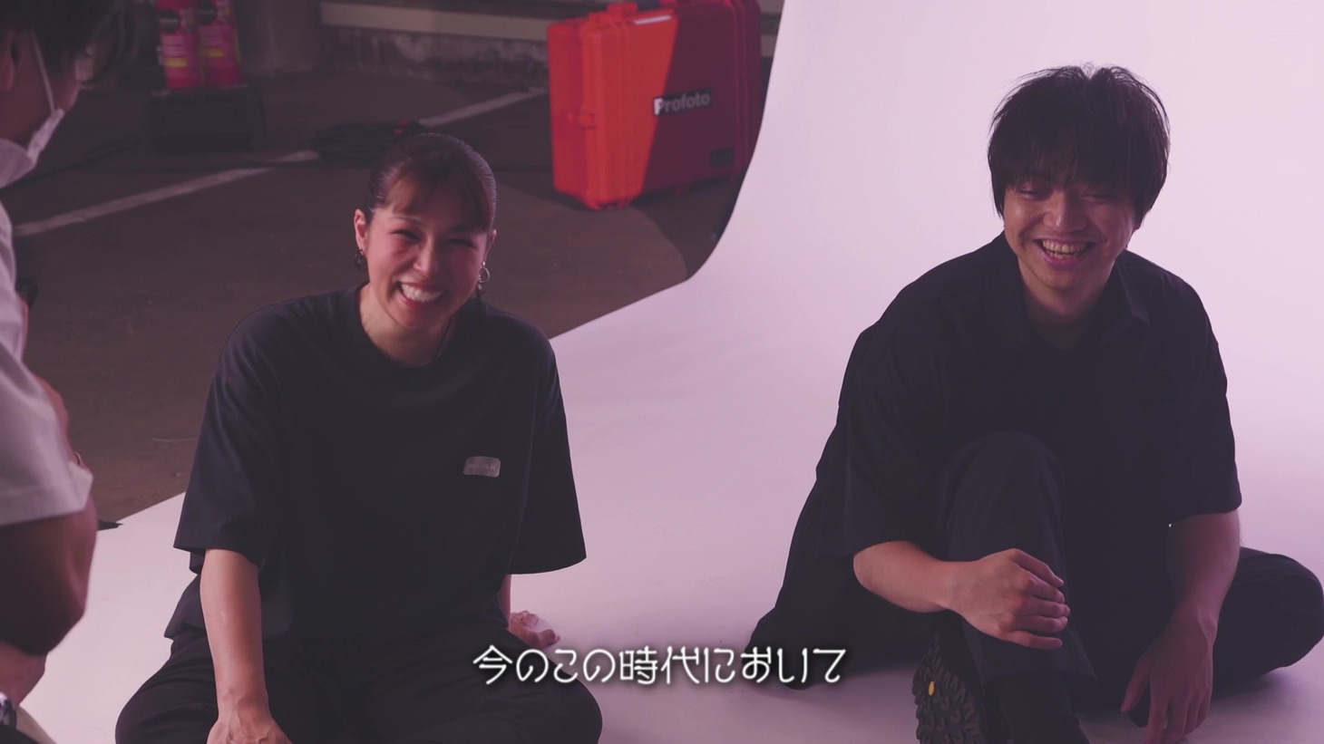 「『IN THE MIDDLE feat.三浦大知』」Music Video Behind The Scene(Short)」より。