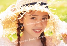 渡辺みり愛1st写真集「消極的な華やかさ」封入特典ポストカード（撮影：彦坂栄治）