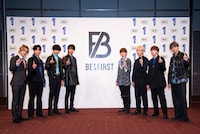 写真左からSKY-HI、BE:FIRSTのSHUNTO、RYUHEI、JUNON、MANATO、RYOKI、SOTA、LEO。(c)BMSG