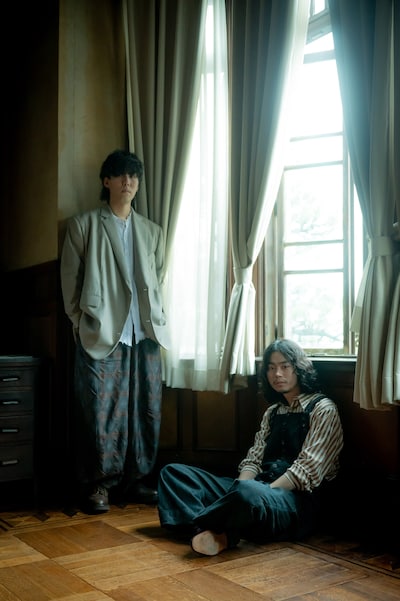 左から野田洋次郎、菅田将暉。（Photo by Takeshi Yao）