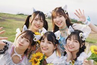 わーすた。手前中央が坂元葉月。