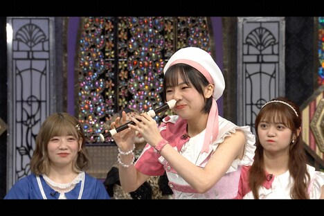 鼻リコーダーを披露する鍛治島彩。(c)日本テレビ