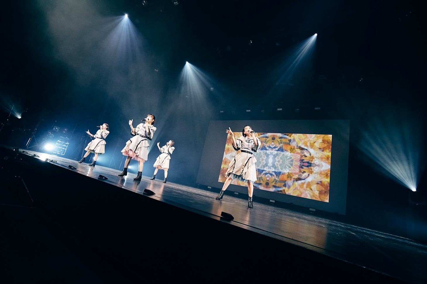 RYUTist「10th Anniversary RYUTist "HALL" LIVE@りゅーとぴあ劇場」の様子。