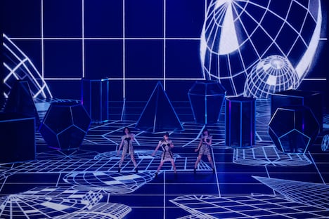 「ポリゴンウェイヴ」のパフォーマンスの様子。（撮影：上山陽介）