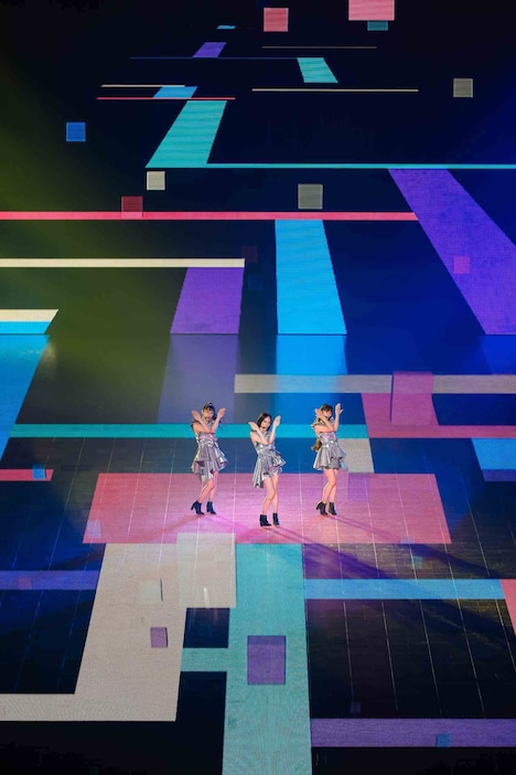 「Time Warp」のパフォーマンスの様子。（撮影：上山陽介）