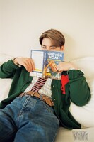 「ViVi」10月号 連載「月刊 国宝級イケメン」より川西拓実（JO1）。