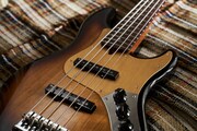 Deluxe Jazz Bass(R) V, Kazuki Arai Edition
