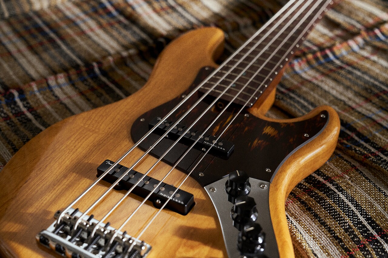 Fender USA American Deluxe V 5弦ベース アメデラ Fender American