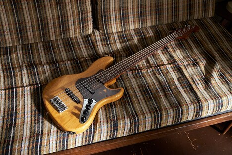 Deluxe Jazz Bass(R) V, Kazuki Arai Edition