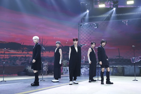 TOMORROW X TOGETHER (c)BIGHIT MUSIC