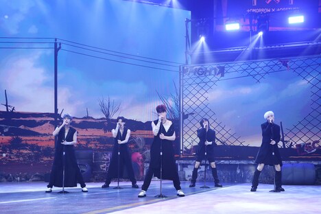 TOMORROW X TOGETHER (c)BIGHIT MUSIC