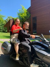 華原朋美と結婚相手のツーショット写真。