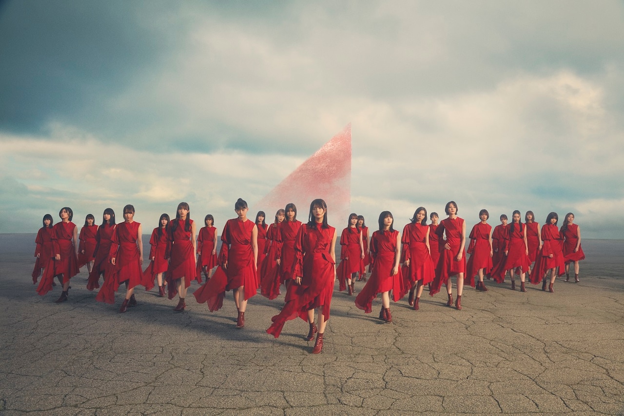 櫻坂46、真っ赤な衣装をまとい前へ進む - 音楽ナタリー