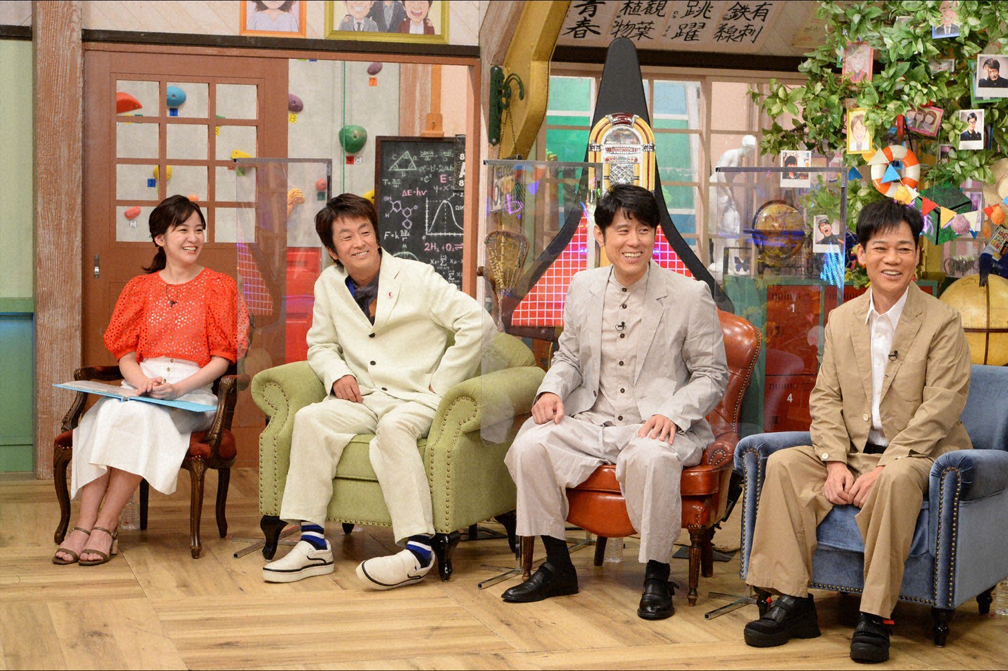 左から林美桜（テレビ朝日アナウンサー）、ネプチューン。(c)テレビ朝日
