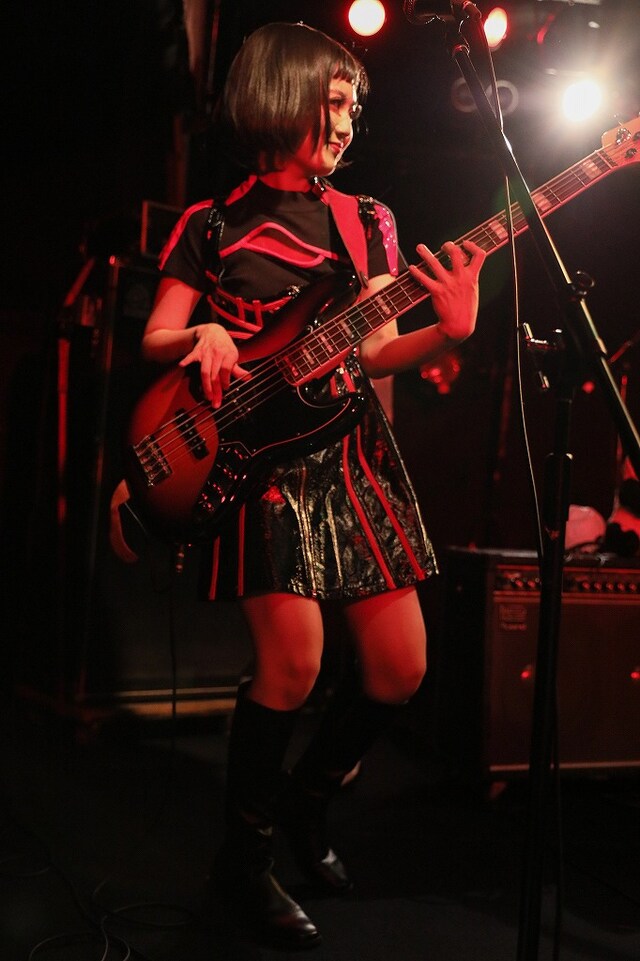 「サロン・ド・キノコ～公然密会行脚」兵庫・MUSIC ZOO KOBE 太陽と虎公演より、ソフィア城崎。（電気ベース）（Photo by mw-matsumura）