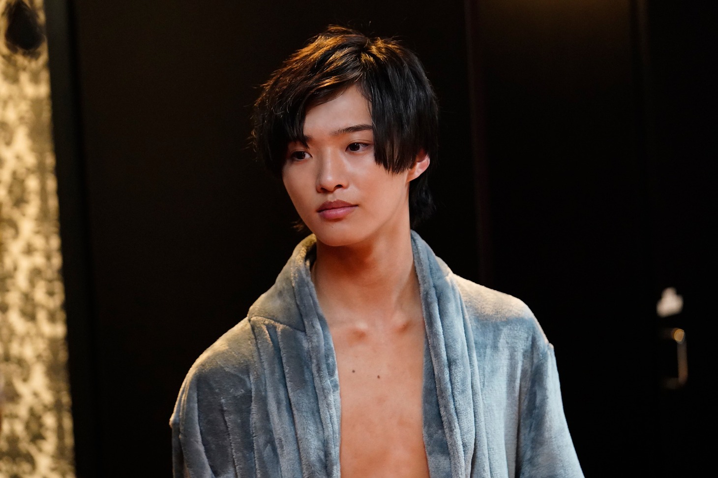 映画「鳩の撃退法」より、佐藤新（IMPACTors）演じる田中。(c)2021「鳩の撃退法」製作委員会　 (c)佐藤正午／小学館